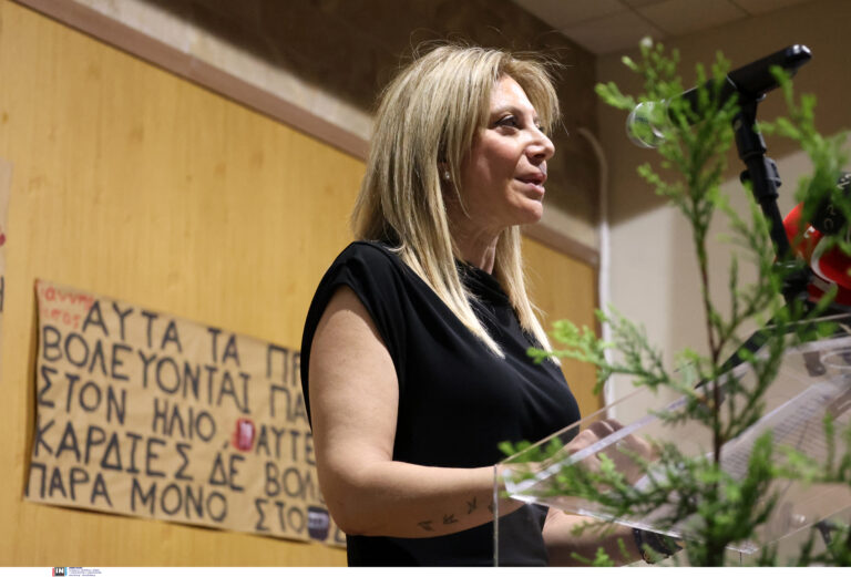 Έξαλλη η Μαρία Καρυστιανού με τις πληροφορίες ότι κάνει κόμμα