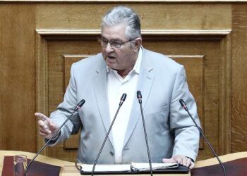 Κουτσούμπας κατά Μητσοτάκη: Πώς νιώσατε σε ρόλο ντεκόρ, με τον Τραμπ να πλέκει το εγκώμιο Ερντογάν