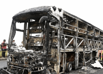 Ινδία: Φλεγόμενο λεωφορείο αφήνει 25 νεκρούς