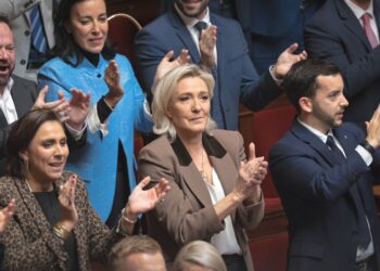 Politico: Συμβολική νίκη της Μαρίν Λεπέν – Επίθεση κατά της Συμφωνίας του 1968