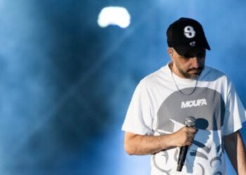 ΛΕΞ: H «Σπασμένη Φλέβα» είναι το νέο του τραγούδι για την ταινία του Οικονομίδη