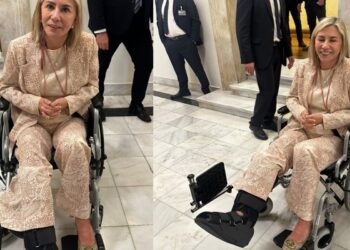 Με αμαξίδιο στη Βουλή η Ζέττα Μακρή