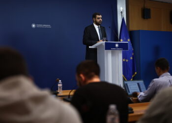 Ο Μαρινάκης διαψεύδει ανασχηματισμό της κυβέρνησης αλλά…