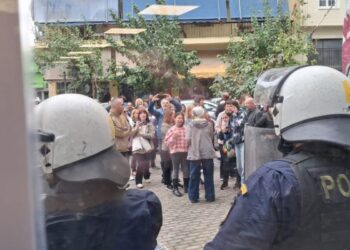 Νέα Αριστερά: Αντί για δασκάλους, στέλνουν ΜΑΤ (βίντεο)