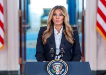 Η Μελάνια Τραμπ έχει ανοίξει “δίαυλο επικοινωνίας” με τον Πούτιν για τα παιδιά της Ουκρανίας