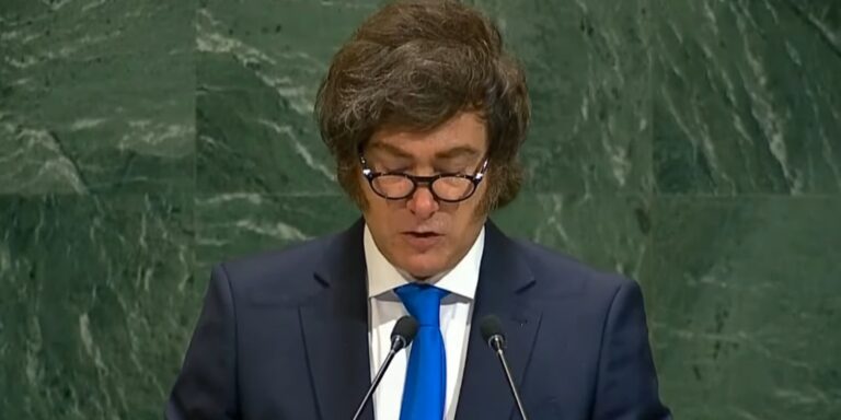 Ο Αργεντίνος πρόεδρος Μιλέι στέκεται στο πλευρό βουλευτή του που κατηγορείται για σκάνδαλο με διακίνηση ναρκωτικών