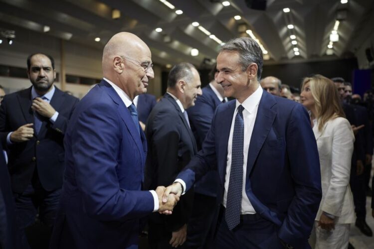 Η ανοιχτή γραμμή Μητσοτάκη – Δένδια