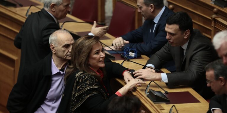 «Πόλεμος» Μπακογιάννη – Κικίλια για τον λιμενάρχη Χανίων με αλληλοκατηγορίες για «αλαζονεία» και «νόμο της ζούγκλας»