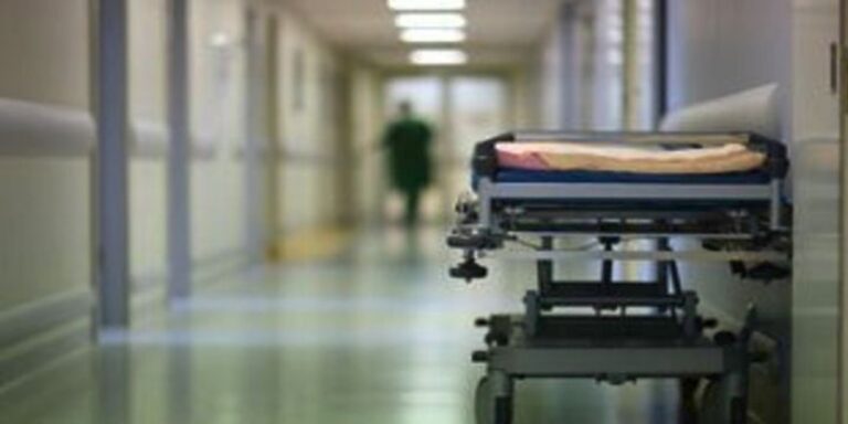 Καταρρέει το ΕΣΥ: Νέα έρευνα Eteron – ΚΕΠΥ αποκαλύπτει βαριά υποχρηματοδότηση και μαζικές παραιτήσεις