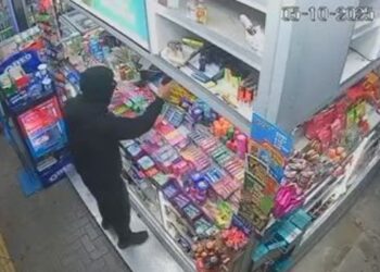 Συνελήφθησαν δύο 16χρονοι για ένοπλες ληστείες σε περίπτερα στα νότια προάστια Ι ΒΙΝΤΕΟ