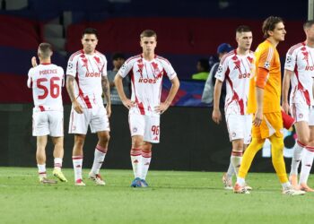 Κατέρρευσε μετά την άδικη αποβολή ο Ολυμπιακός στη Βαρκελώνη – Ήττα με 6-1 για τους ερυθρόλευκους