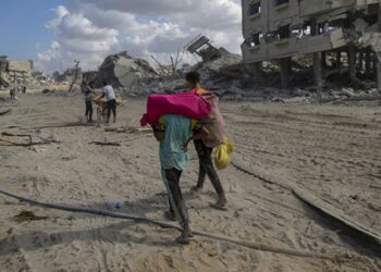 Σε ισχύ η κατάπαυση πυρός στη Γάζα – Επιστρέφουν στα συντρίμμια εκτοπισμένοι Παλαιστίνιοι