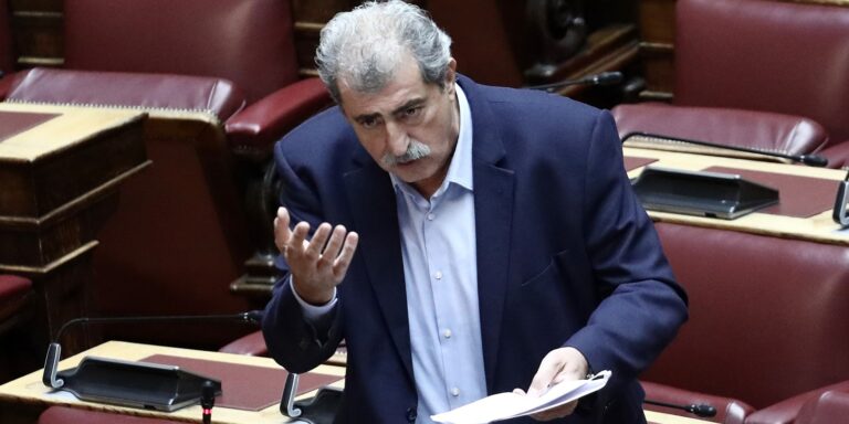 Βολές Πολάκη με φόντο τη σύγκρουση Τσίπρα – Στουρνάρα