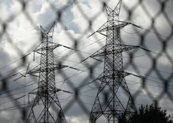 Οι βιομήχανοι διαμαρτύρονται για το ακριβό ρεύμα και ζητούν μέτρα από την Κυβέρνηση