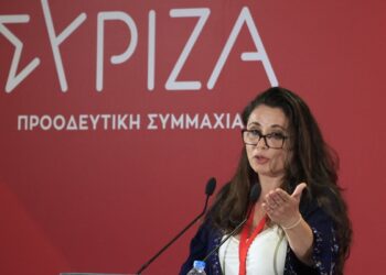 Σαπουνά: «Το μνημείο του Άγνωστου Στρατιώτη ανήκει στον λαό, όχι στην κυβέρνηση»