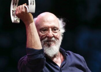 Στο νοσοκομείο παραμένει ο Διονύσης Σαββόπουλος – Τα νεότερα για την υγεία του