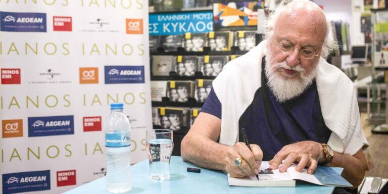 Διονύσης Σαββόπουλος: Πώς βρέθηκε να τρώει ξύλο στη Μπουμπουλίνας επί Χούντας