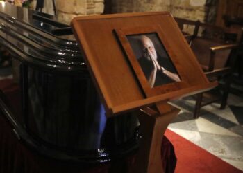 Διονύσης Σαββόπουλος: Έπρεπε η ηγεσία της Αριστεράς να πάει στην κηδεία του;