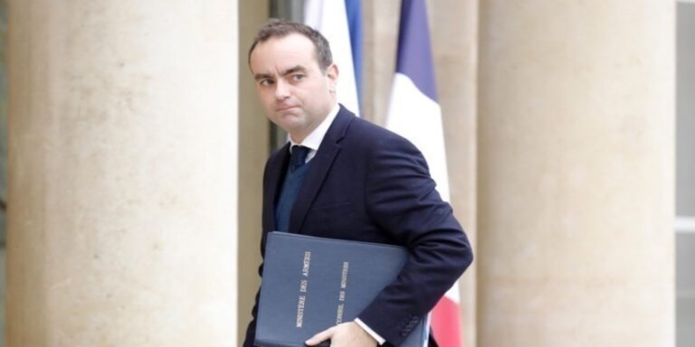 Γαλλία: Κατέρρευσε και ο Σεμπαστιάν Λεκορνί – Παραιτήθηκε και ο 5ος κατά σειρά πρωθυπουργός