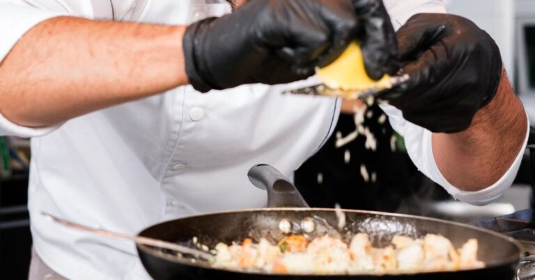 Στη φυλακή ο γνωστός τηλεοπτικός σεφ – Οι κατηγορίες που τον βαρύνουν