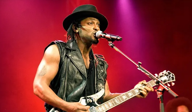 Πώς έχασε τη μάχη της ζωής ο θρύλος της σόουλ D’Angelo