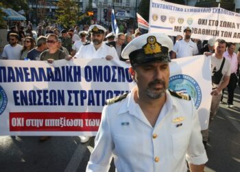 Παπαναστάσης: Το ΚΚΕ στηρίζει τους αγώνες και τα δίκαια αιτήματα των στρατιωτικών