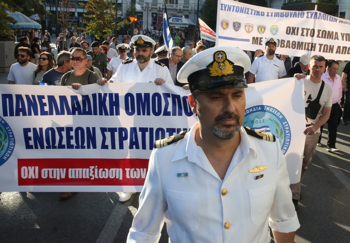 Παπαναστάσης: Το ΚΚΕ στηρίζει τους αγώνες και τα δίκαια αιτήματα των στρατιωτικών