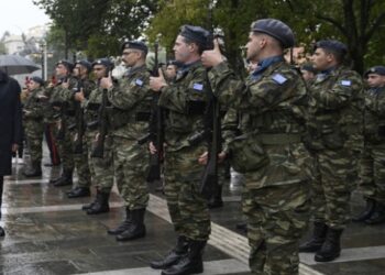 Ένοπλες Δυνάμεις: Όλα όσα αλλάζουν στους μισθούς των ένστολων