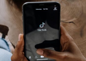TikTok: ΗΠΑ και Κίνα σε τεχνο-θεολογική διαμάχη για την «ιερότητα» του αλγορίθμου