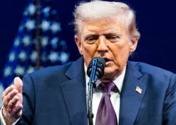 Τραμπ: «Έρχεται κύμα απολύσεων και περικοπών εάν συνεχιστεί το shutdown»