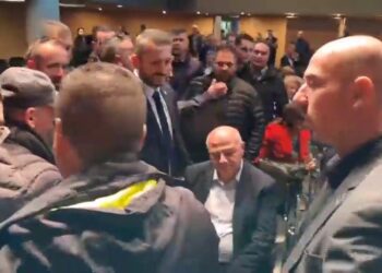 Αγρότες «περικύκλωσαν» τον Τσιάρα στην Λιβαδειά (βίντεο)