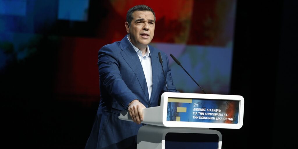 Τσίπρας, η «Ιθάκη»: Αυτό είναι το εξώφυλλο του βιβλίου του