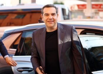 Παρέμβαση Τσίπρα για τον Άγνωστο Στρατιώτη: Ο Μητσοτάκης συμπεριφέρεται σαν ιδιοκτήτης του μνημείου, των νόμων και του Συντάγματος