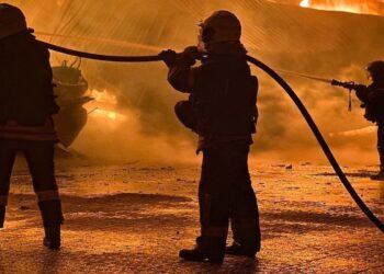 Ρωσικό σφυροκόπημα: Ακόμη μία νύχτα τρόμου στο Κίεβο με μαζικά πλήγματα