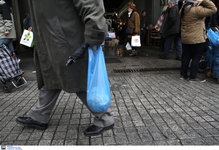 Κόλαφος για την κυβέρνηση η Eurostat: Δύο στους 3 Έλληνες αισθάνονται φτωχοί