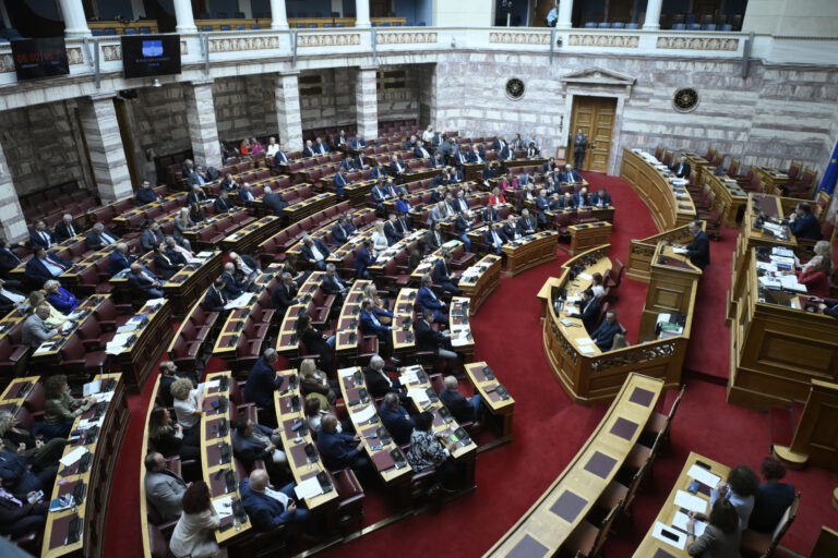 Δείτε live τη συζήτηση στη Βουλή για τον Προϋπολογισμό 2026