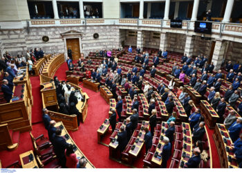 Κατατέθηκε στη Βουλή το προσχέδιο προϋπολογισμού: Οι προβλέψεις για την ανάπτυξη και τον πληθωρισμό