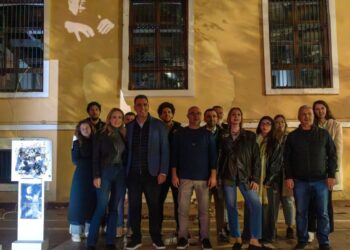 Ξάνθη: Η μνήμη του Μάνου Χατζιδάκι ζωντάνεψε μέσα από φως και σκιά