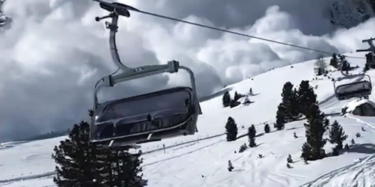 Τρομακτική χιονοστιβάδα καταπίνει ορειβάτη στη Σλοβενία