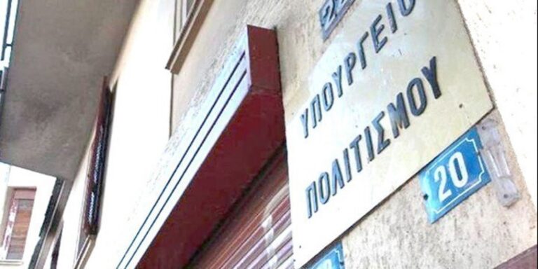 ΥΠΠΟ: Η υπερβολική χρήση και η ΔΕΗ φταίνε για τη χθεσινή βλάβη του ανελκυστήρα της Ακρόπολης