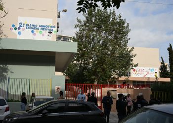 Τραγωδία στον Πειραιά: 13χρονη πνίγηκε με το φαγητό της στο σχολείο