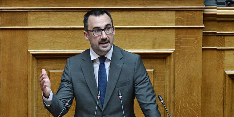 Χαρίτσης από Βουλή: Ο επόμενος προϋπολογισμός είναι με μια φράση «Τανκς εναντίον τρακτέρ»