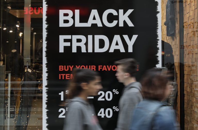 Αναμονή για τις μεγάλες προσφορές της Black Friday και της Cyber Monday