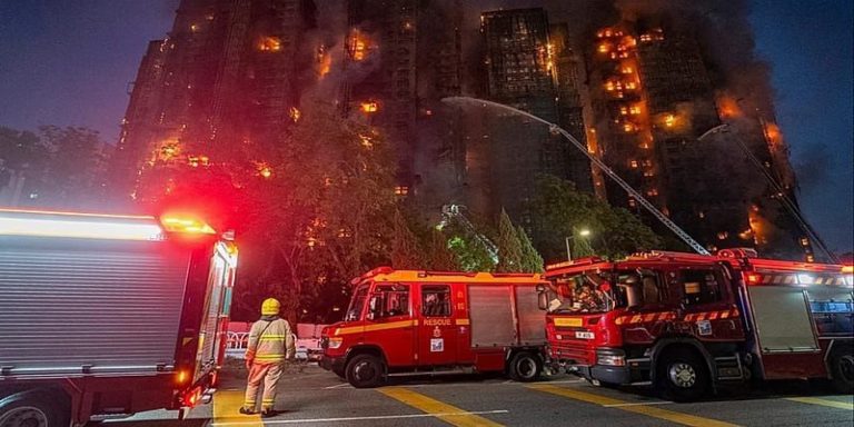 Χονγκ Κονγκ: Κόλαση φωτιάς σε συγκρότημα κατοικιών – 36 νεκροί και 279 αγνοούμενοι – Τρεις συλλήψεις
