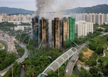 Χονγκ Κονγκ: Κόλαση φωτιάς σε συγκρότημα κατοικιών – 36 νεκροί και 279 αγνοούμενοι – Τρεις συλλήψεις