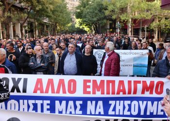 «Σώστε την κτηνοτροφία»: Αγρότες και κτηνοτρόφοι έξω από το υπουργείο Αγροτικής Ανάπτυξης Ι ΦΩΤΟ & ΒΙΝΤΕΟ