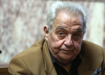 Ενός λεπτού σιγή στη Βουλή για τον Αλέκο Φλαμπουράρη