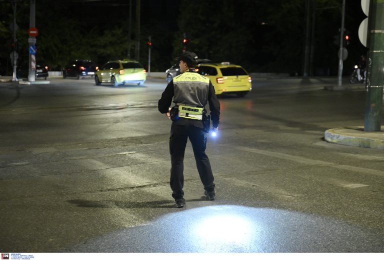 Κηφισιά: Μεθυσμένος οδηγός έπεσε σε δέντρο και επτά παρκαρισμένα οχήματα