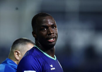 Ο Τεττέη προβάρει τα γαλανόλευκα μετά τον τραυματισμό του Ιωαννίδη