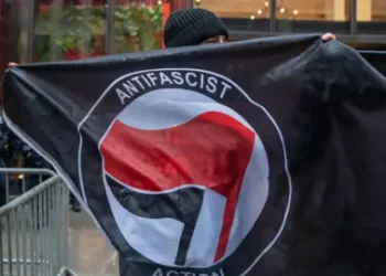 Στην «τρομοκρατική» λίστα  των ΗΠΑ η Antifa – Ποιες οργανώσεις στοχοποιούνται στην Ελλάδα